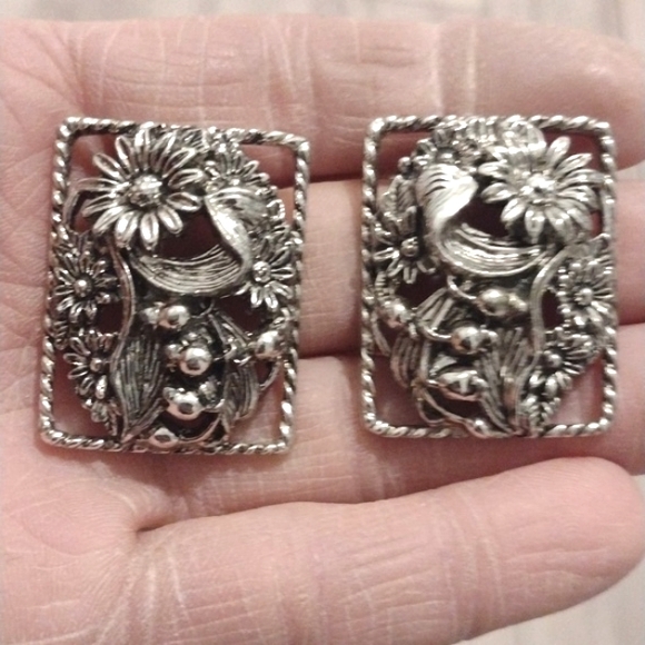 Sarah Coventry Jewelry - VINTAGE 60s SARAH COVENTRY SILVER-TONE LARGE SQUARE FLORAL CLIP-ON 1.3" EARRINGS